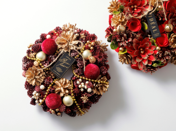 <p class="small"><span class="yellow  block">～大切なあの人に～</span><span class="orange block">クリスマスリース　各3,300円</span></p>
